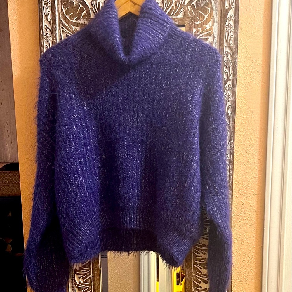 Cache Fuzzy Large Purple Sweater. - image 1